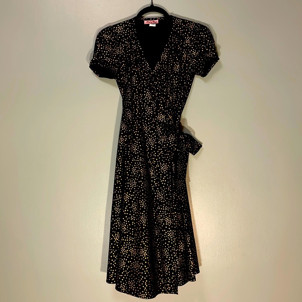 Heart of Haute ⭐️true wrap dress w/ cap sleeves.